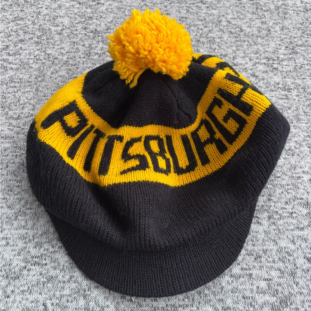 Vintage Pittsburgh Steelers Billed Black Yellow Pom Knit Hat